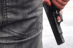 В подъезде владимирской 5-этажки мужчине прострелили живот