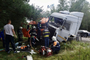 В Судогодском районе столкнулись 2 фуры: один из водителей пострадал