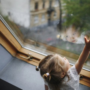 Во Владимирской области в 2023 году из окон выпало 11 детей