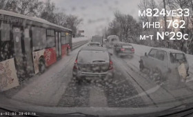 Во Владимире водитель автобуса №29 решил объехать пробку по встречке и нарушил ПДД