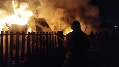 Во Владимирской области мощный пожар уничтожил частный дом