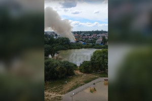 Мощнейший пожар в Коврове сняли на видео