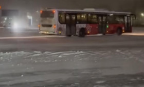 Во Владимире автобус №24 устроил дрифт у «Глобуса»