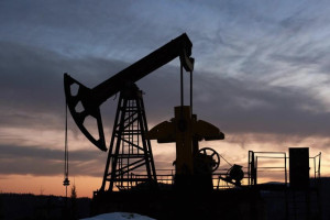 Эксперты рассказали, кто выиграет от снижения цен на нефть