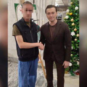 Сергей Безруков выступил перед владимирскими бойцами СВО в госпитале Вишневского