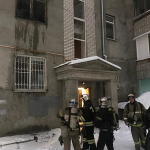 Владимирские спасатели вытащили человека из горящей квартиры