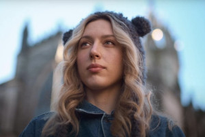 Катя Клэп приехала в Суздаль на День Огурца