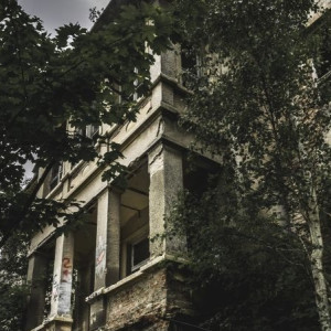 Во Владимире 13-летний мальчик упал с 3 этажа заброшки