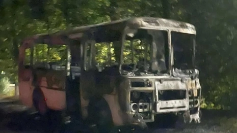 В Юрьев-Польском у здания сельхозуправленря сгорел автобус ПАЗ