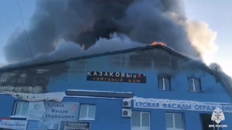 В Гусь-Хрустальном разгорелся крупный пожар в магазине