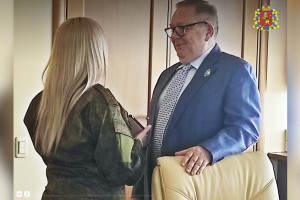 Уехавших в зону СВО владимирских медиков наградили знаком «Честь и доблесть»