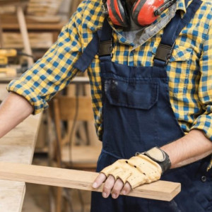Во Владимире проработавшего три месяца столяра «кинули» на зарплату