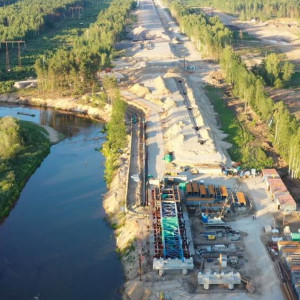 «Автодор» показал с высоты строящийся на трассе М-12 мост через реку Киржач 