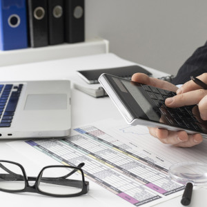 «Тинькофф» и «Дом.РФ» попали под санкции Великобритании