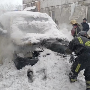 В одном из дворов Владимира загорелся микроавтобус