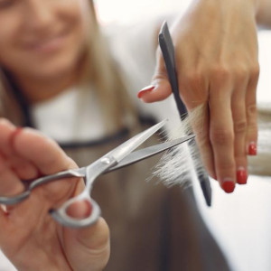 Москвички начали устраивать бьюти-туры во Владимир из-за дешевых парикмахерских услуг