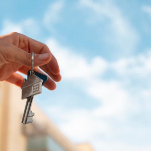 Банки начали снижать ставки по рыночной ипотеке