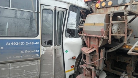 Во Владимирской области автобус смяло в ДТП со стройтехникой