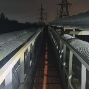 Во Владимире мать с сыном забрались на трубопровод и не смогли спуститься