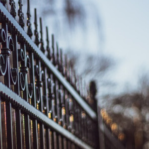 В Вязниках пьяный водитель вместо Нижнего Новгорода въехал в забор