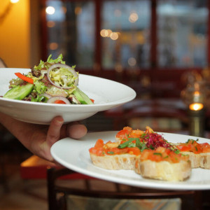 Владимирский ресторан опроверг отказ во входе мужчине в форме и с буквой Z