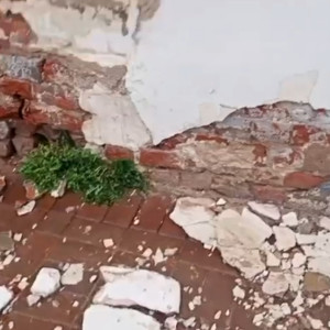 В Юрьев-Польском сняли на видео разваливающиеся Торговые ряды