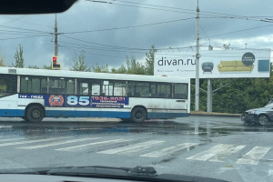 Владимирские автомобилисты встали в огромную пробку из-за двух аварий