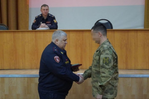 Во Владимире 8 отличившихся в спецоперации росгвардейцев получили медали