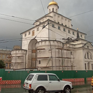 Во Владимире передумали на 2 года закрывать движение у Золотых ворот

