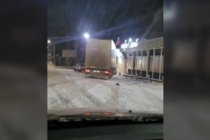 Во Владимирской области на трассе М-7 фура влетела в кафе «Сарай»