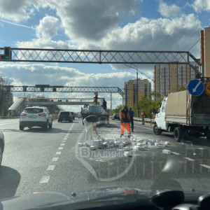 Во Владимире строители растеряли кирпичи на трассе