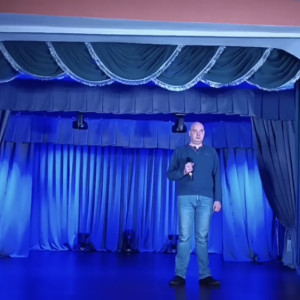 Певец из Юрьев-Польского поздравил педагогов с Днем учителя песней