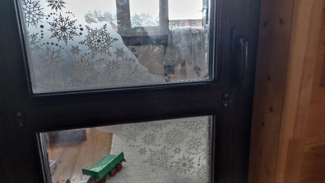 В Коврове маленький ребенок запер маму на балконе