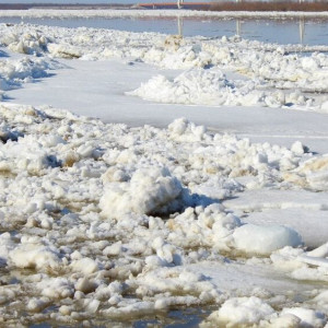 Во Владимирской области понтонный мост развели из-за ледохода