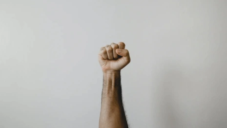 Таджика осудили на 2 года за массовую драку у кафе в Александрове