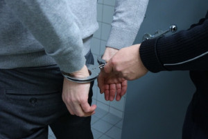 Во Владимирской области арестовали предложившего марихуану детям 28-летнего мужчину 