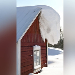 Во Владимирской области под тяжестью снега рухнули две крыши