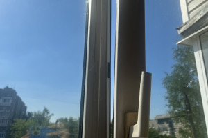 В Кольчугино малышка облокотилась на москитную сетку и упала с 4 этажа