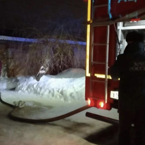 Спасатели вынесли мужчину из горящего дома во Владимирской области