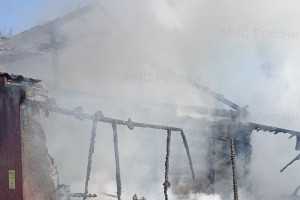 Мощный пожар уничтожил частный дом в селе под Юрьев-Польским