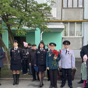 Владимирские полицейские поздравили с Днем Победы ветерана Бориса Павлова