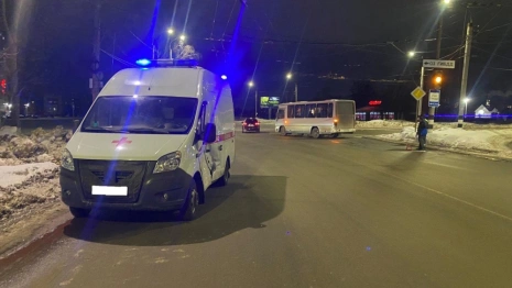 Во Владимирской области машина скорой помощи влетела в автобус