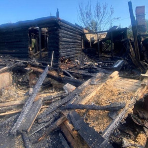 Отец с ребенком оказались в критическом состоянии после пожара в Лакинске