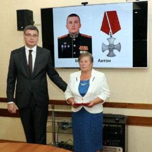 Во Владимирской области семье погибшего на Украине майора вручили Орден мужества