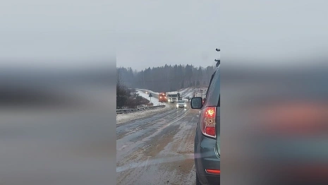 На трассе во Владимирской области на 3,5 км растянулась пробка из-за фур 