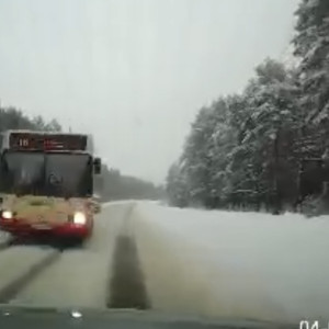 Автобус из Владимира до Радужного влетел в иномарку