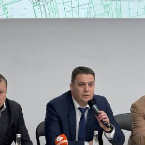 Мэр переложил вину за заброшенный парк у ДТЮ на жителей Владимир и их предков