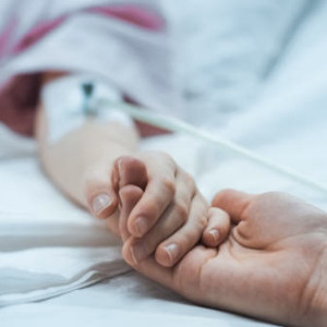 Полиция начала проверку после падения ребенка из окна в Александрове