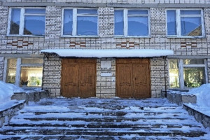 В Вязниках у школ и детсадов обледенели крыши и ступеньки