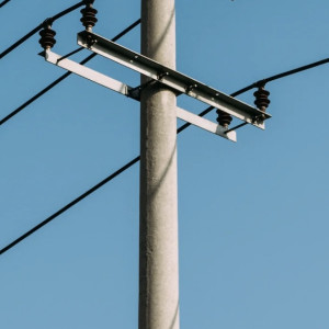 На трассе М-12 во Владимирской области водитель влетел в опору ЛЭП